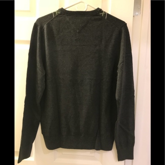 Tommy Hilfiger Men Crew V-neck Pullover Sweater - Picture 2 of 6